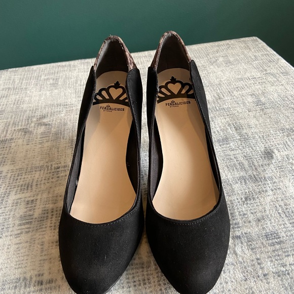 Size 7.5 Fergulicious Black pumps, faux suede - Picture 7 of 8